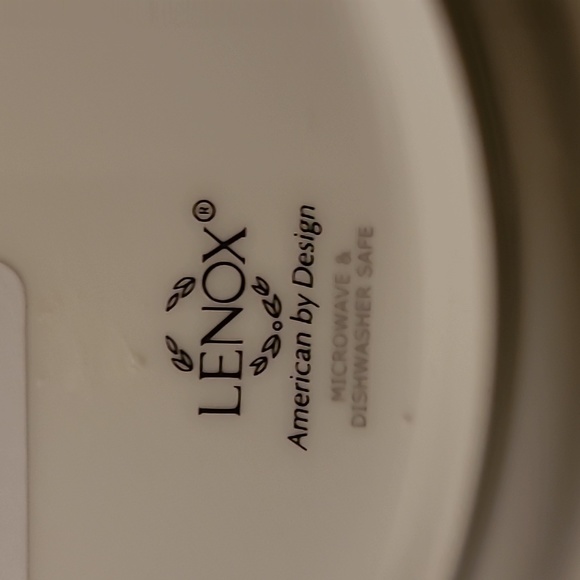 ♠️Kate Spade Red Dot Accent Plates - Picture 6 of 7